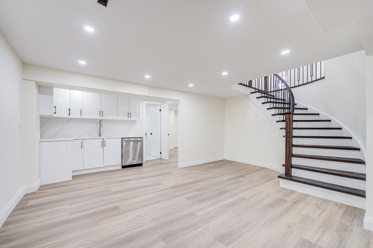 1126 Berkshire Crt