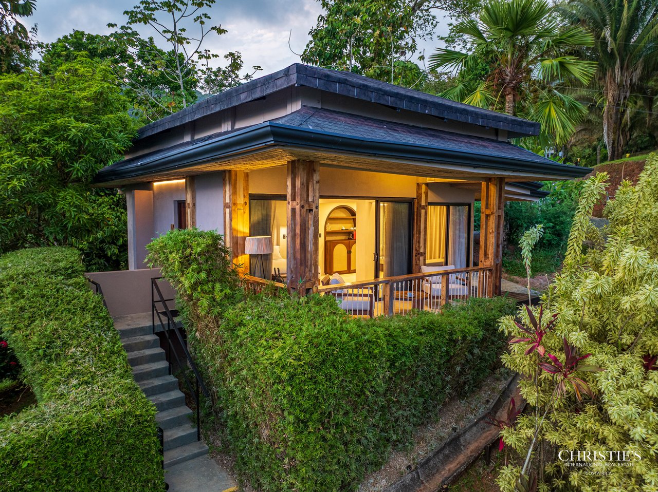 Luxury Hotel Boutique with Ocean Views | Walking distance to the beach | 13.2 Acres