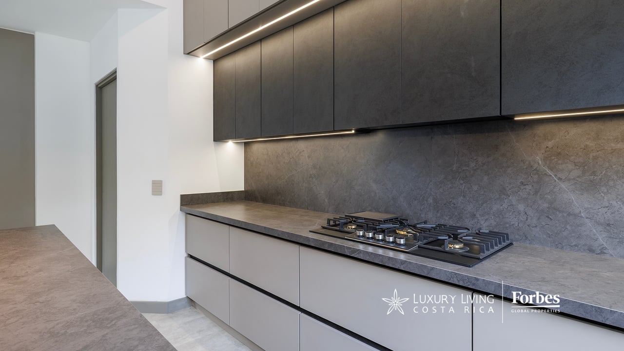 21468 - Remodeled 1-level house, 4 bedrooms, pool, terrace and garden