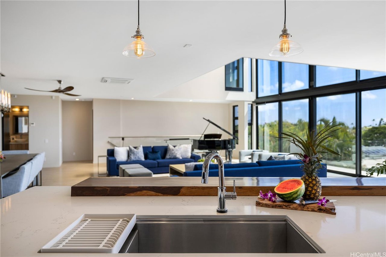 Wallace 3849 Poka St, Honolulu, HI 96816