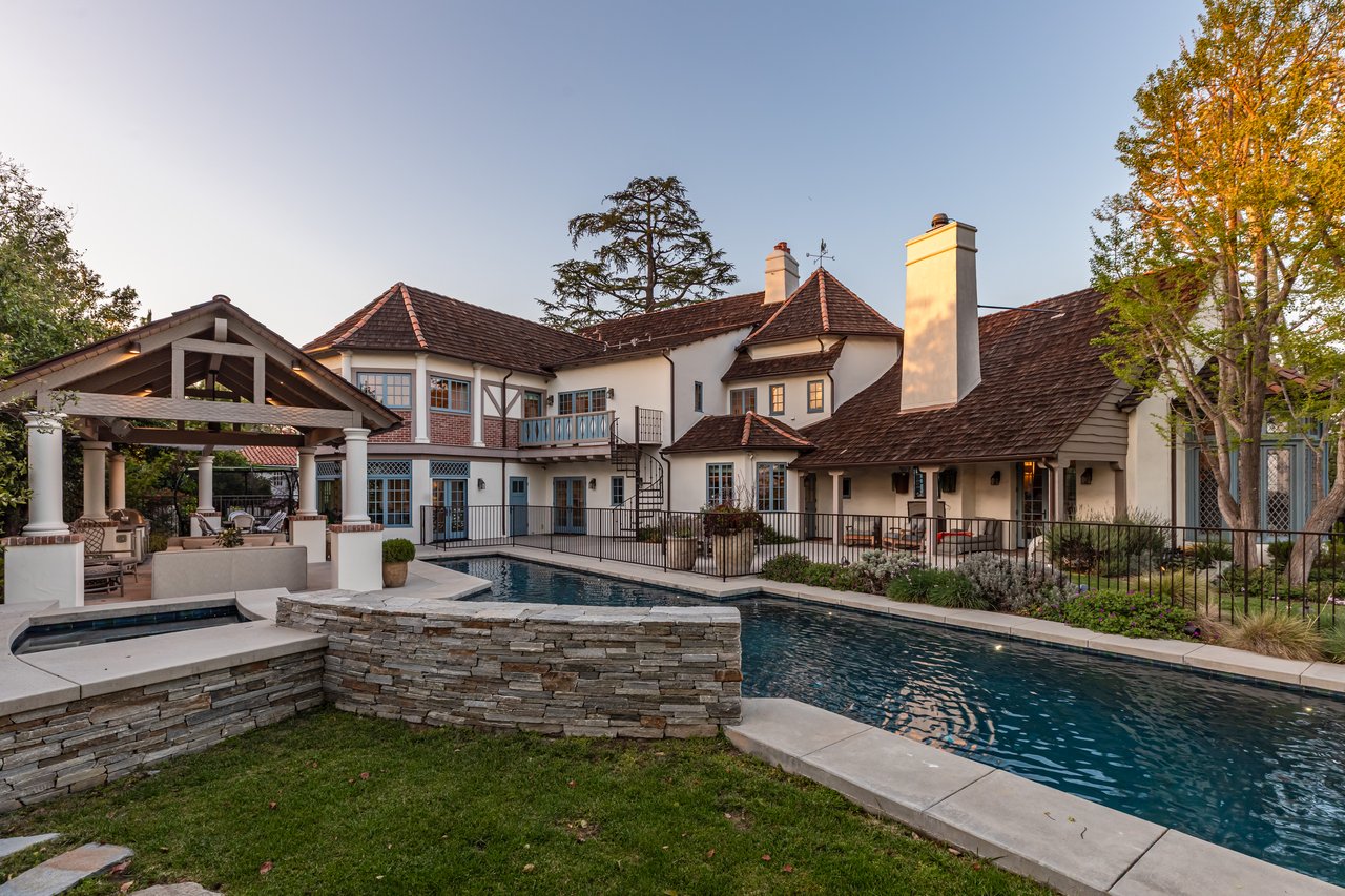 233 Hillside Rd