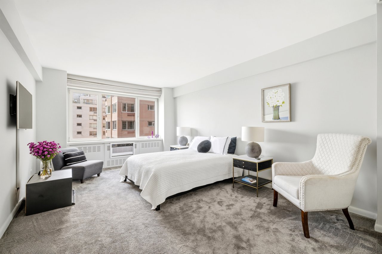 25 Sutton Place South