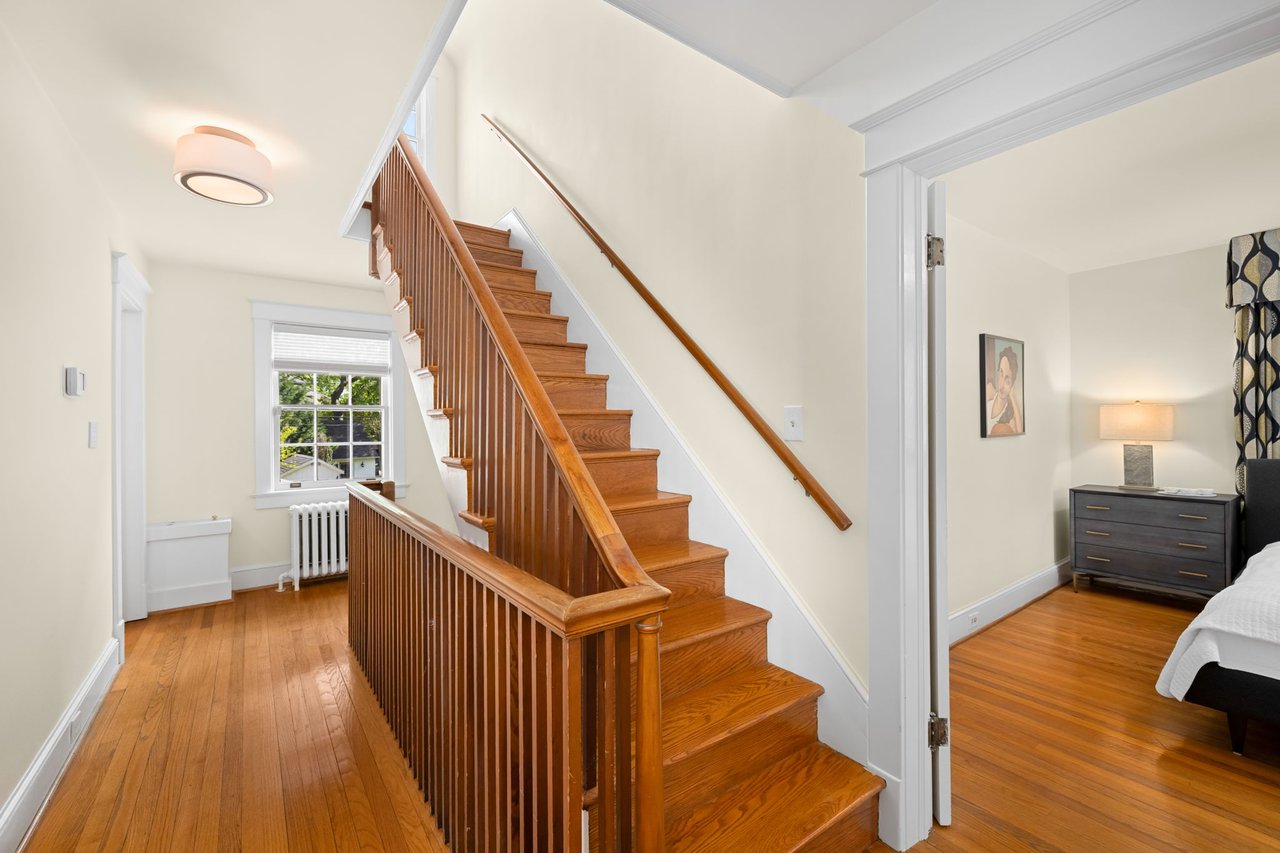 22 W OAK STREET