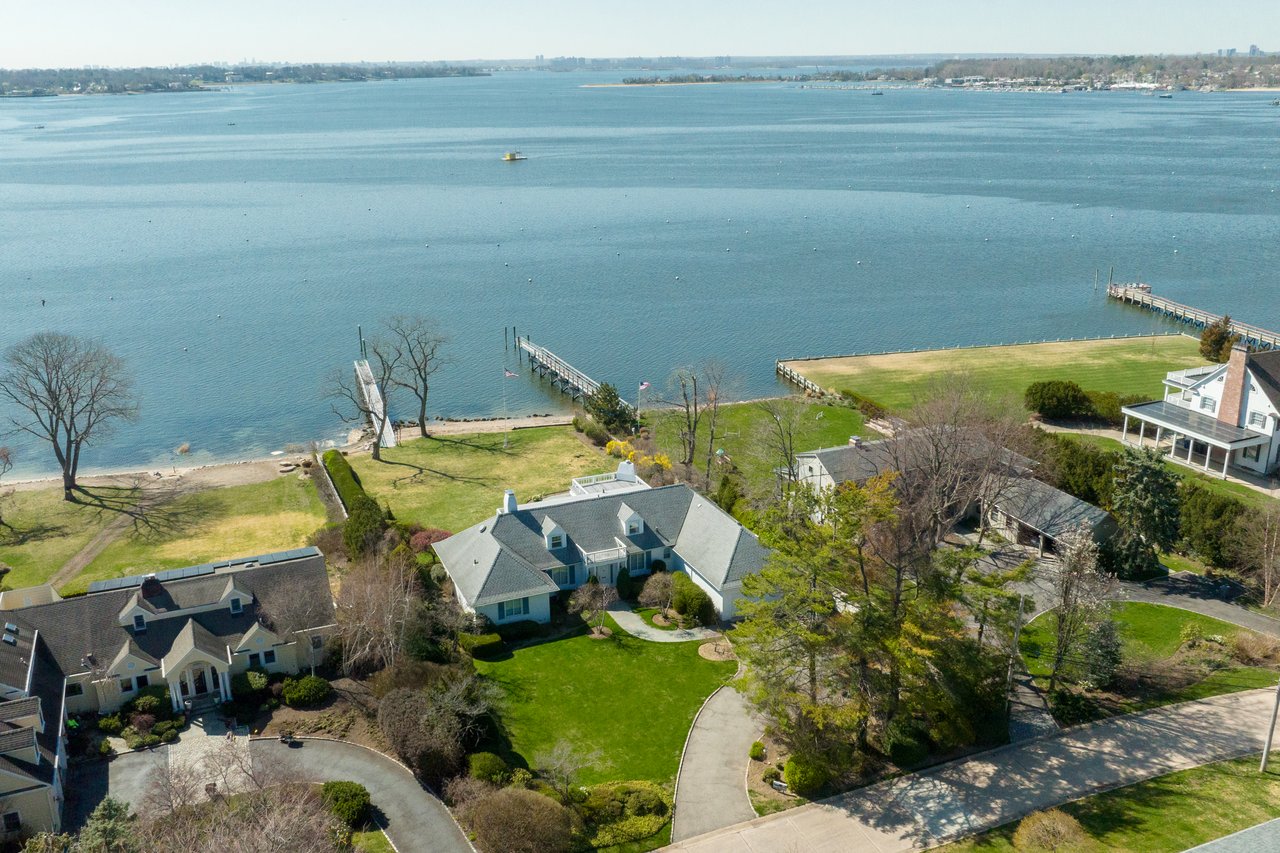 1 North Court, Bayview Colony, Port Washington