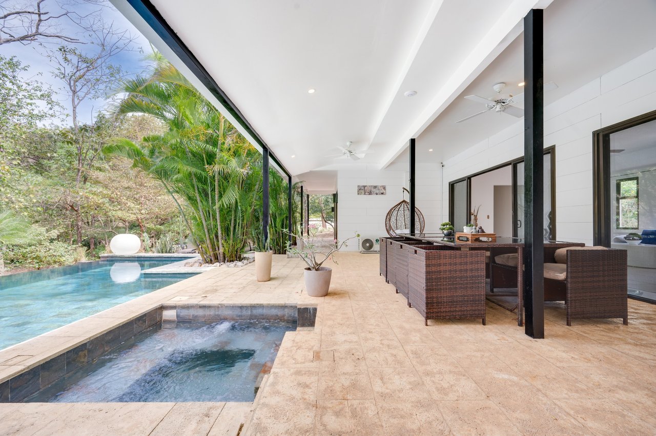 V-Iguana Finca Panamá | Large Property with Two Houses, Pool & Expansion Potential Near Tamarindo