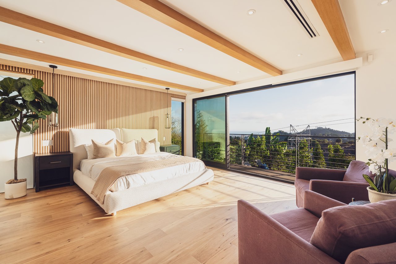 1235 N Kenter Ave, Brentwood