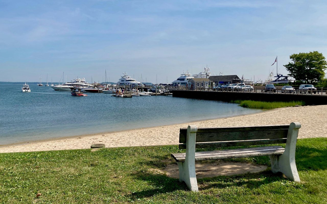 Roslyn Harbor