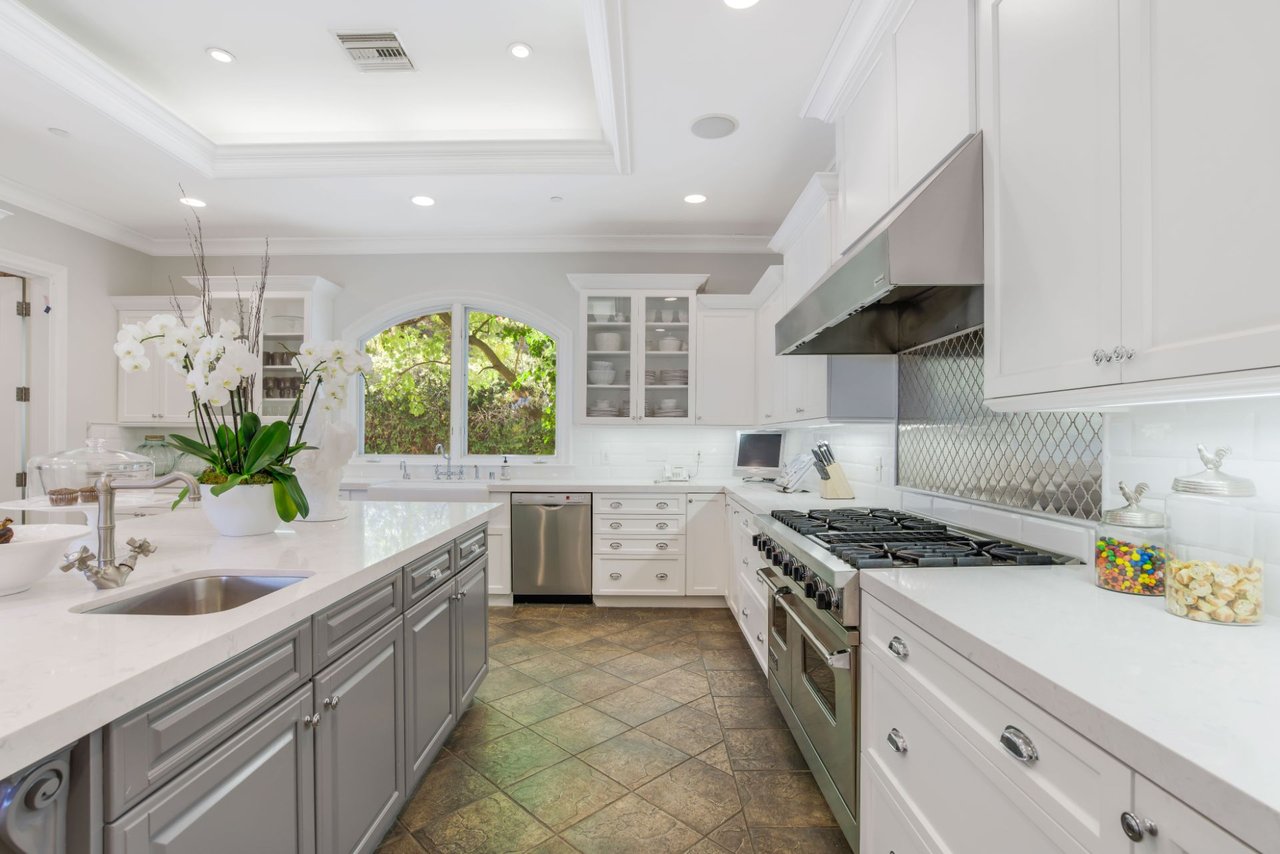 16677 Stone Oak Park