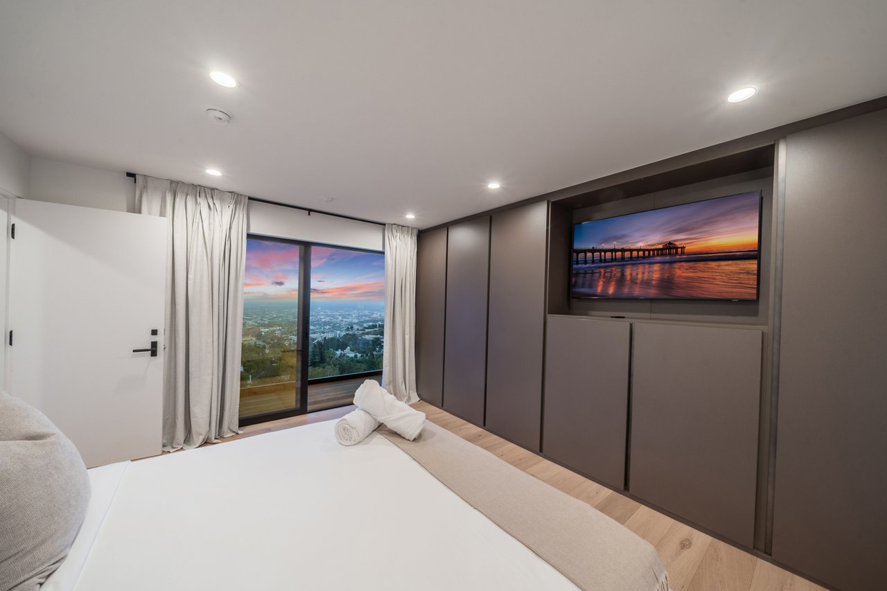 Hollywood Haven ⛰️