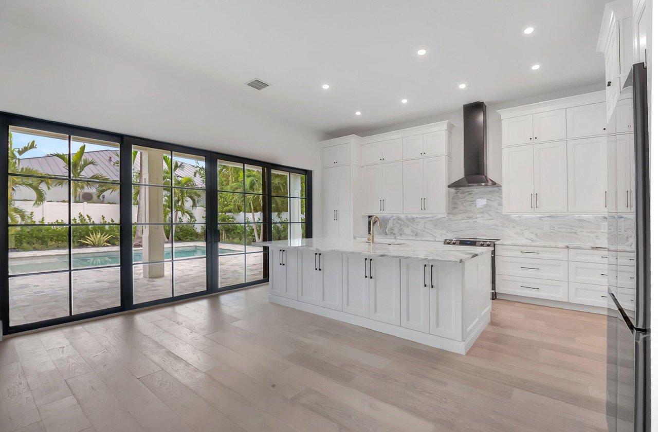 17 NW 16th St