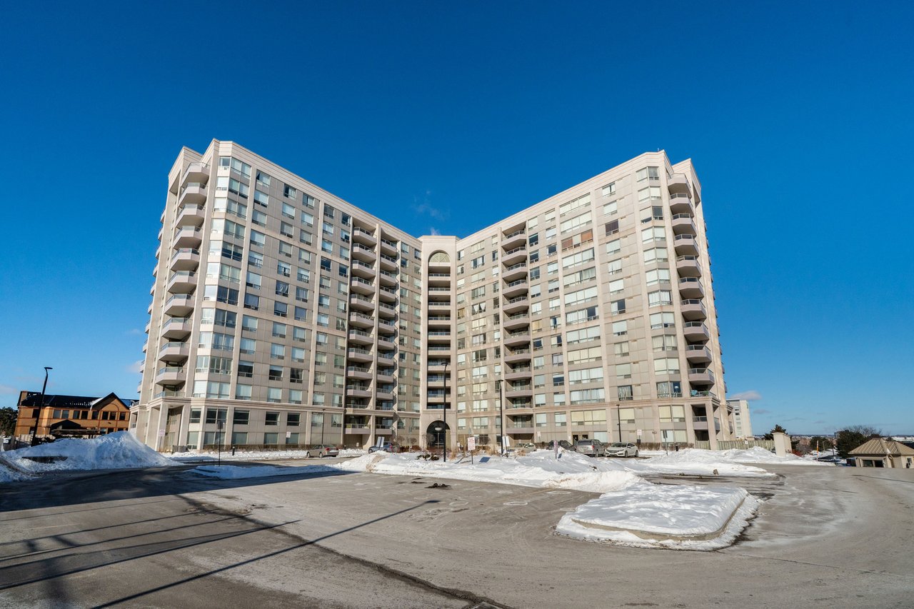 9015 Leslie Street, 807