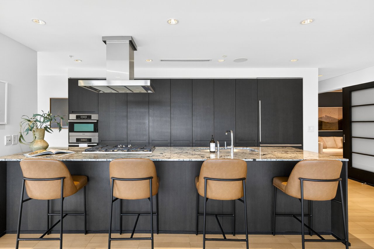 Suite 2806- 180 University Avenue