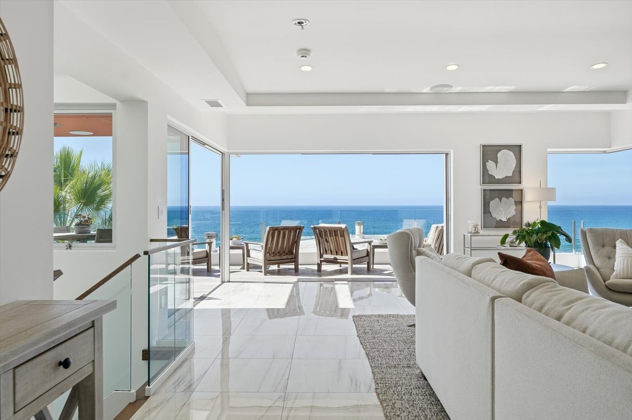  Steps from the Sand & Panoramic Views in Manhattan Beach