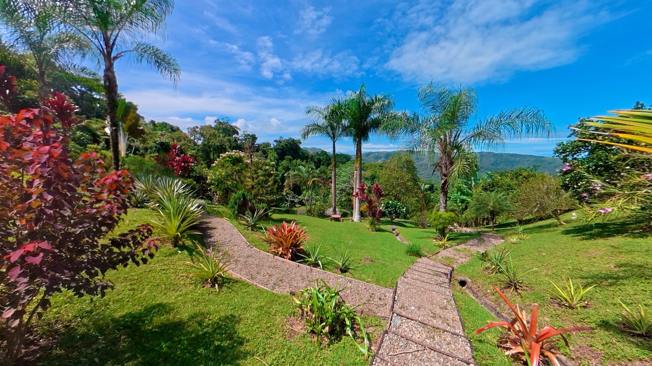 CASA ORQUIDEA – LUXURY HOME WITH OCEAN VIEWS IN GATED COMMUNITY