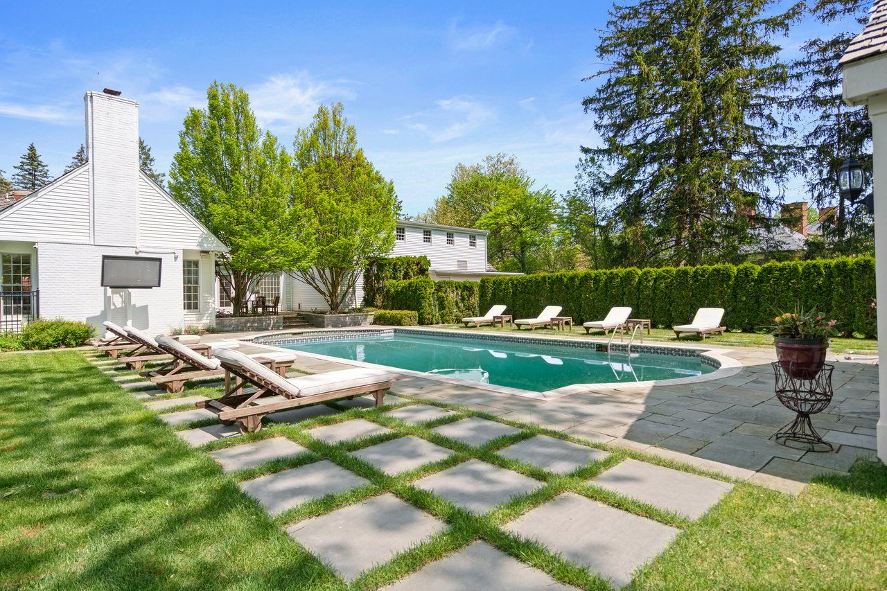 345 Woodridge Road