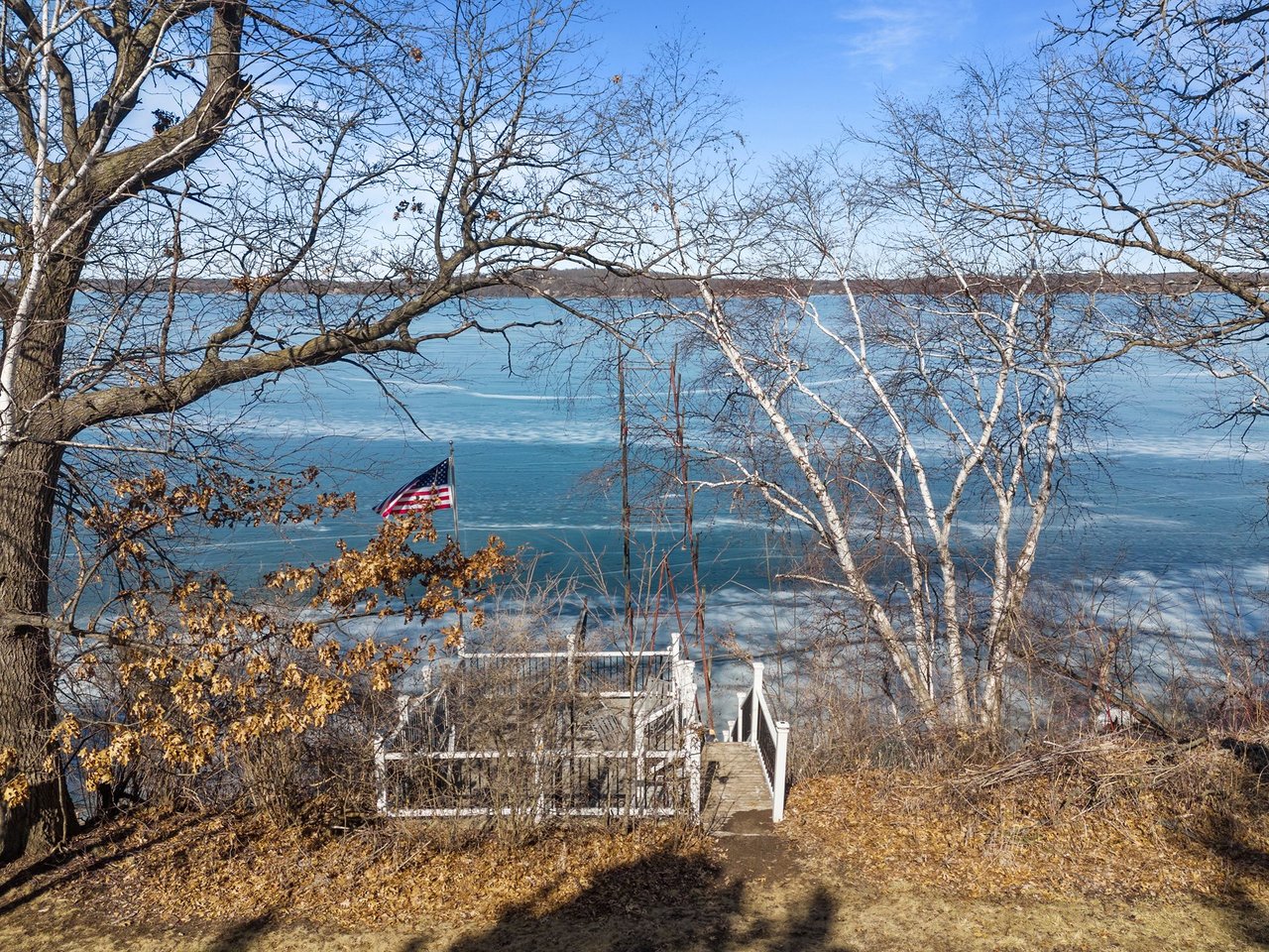 W2632 Oakwood Beach Road
