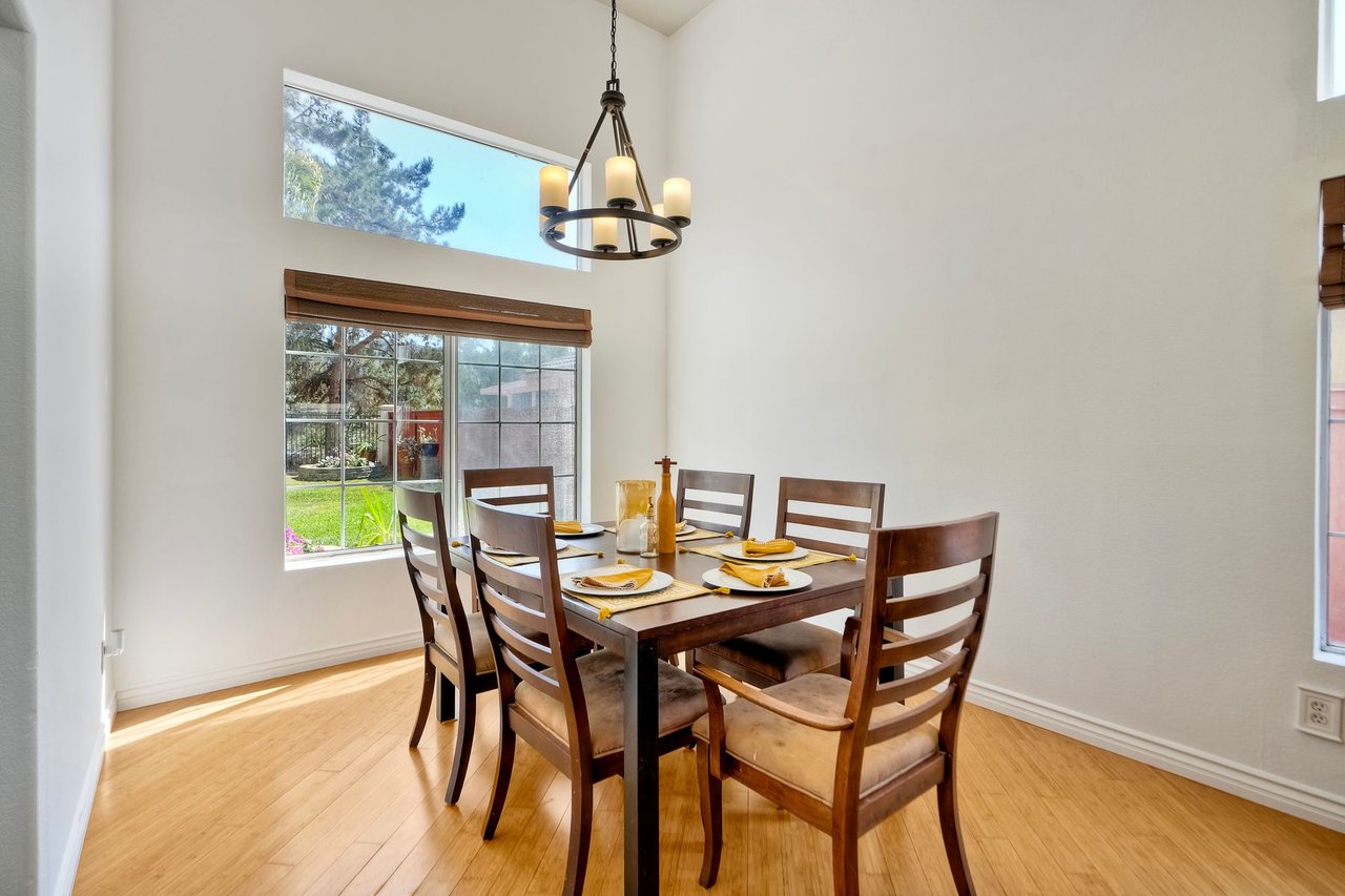 1025 Honeysuckle Dr