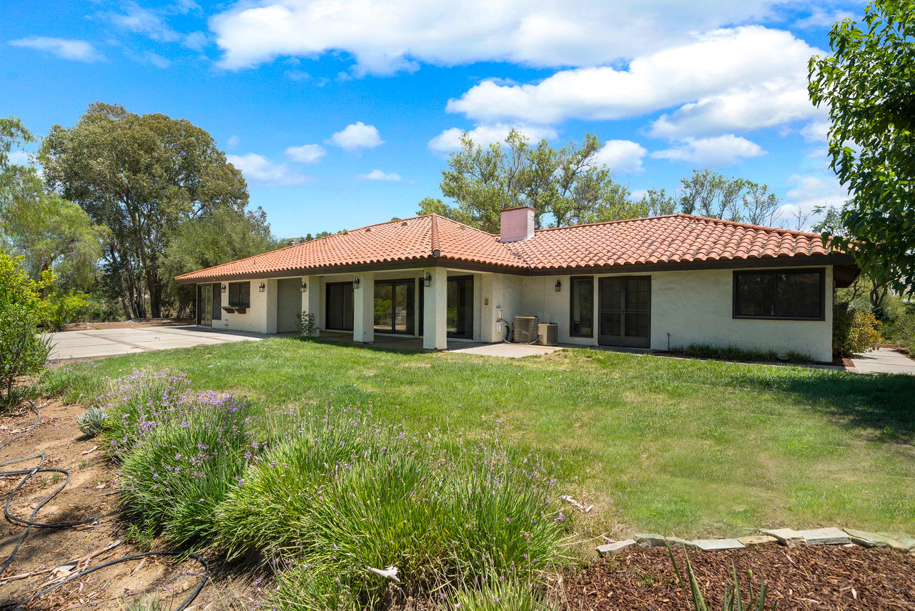 38785 Avenida Bonita