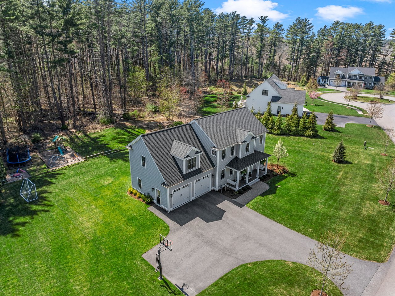 11 Lisa Ln Pembroke, MA 02359