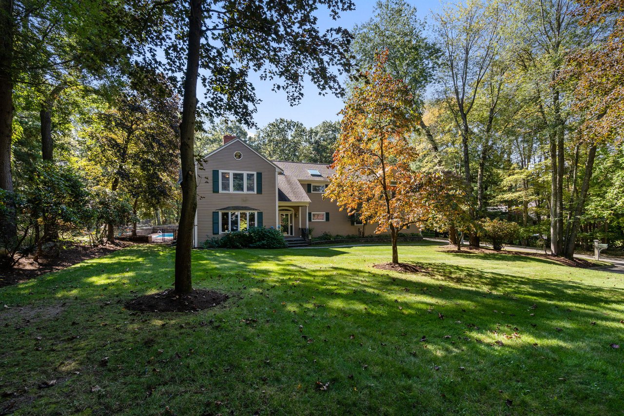 4 Leslie Rd