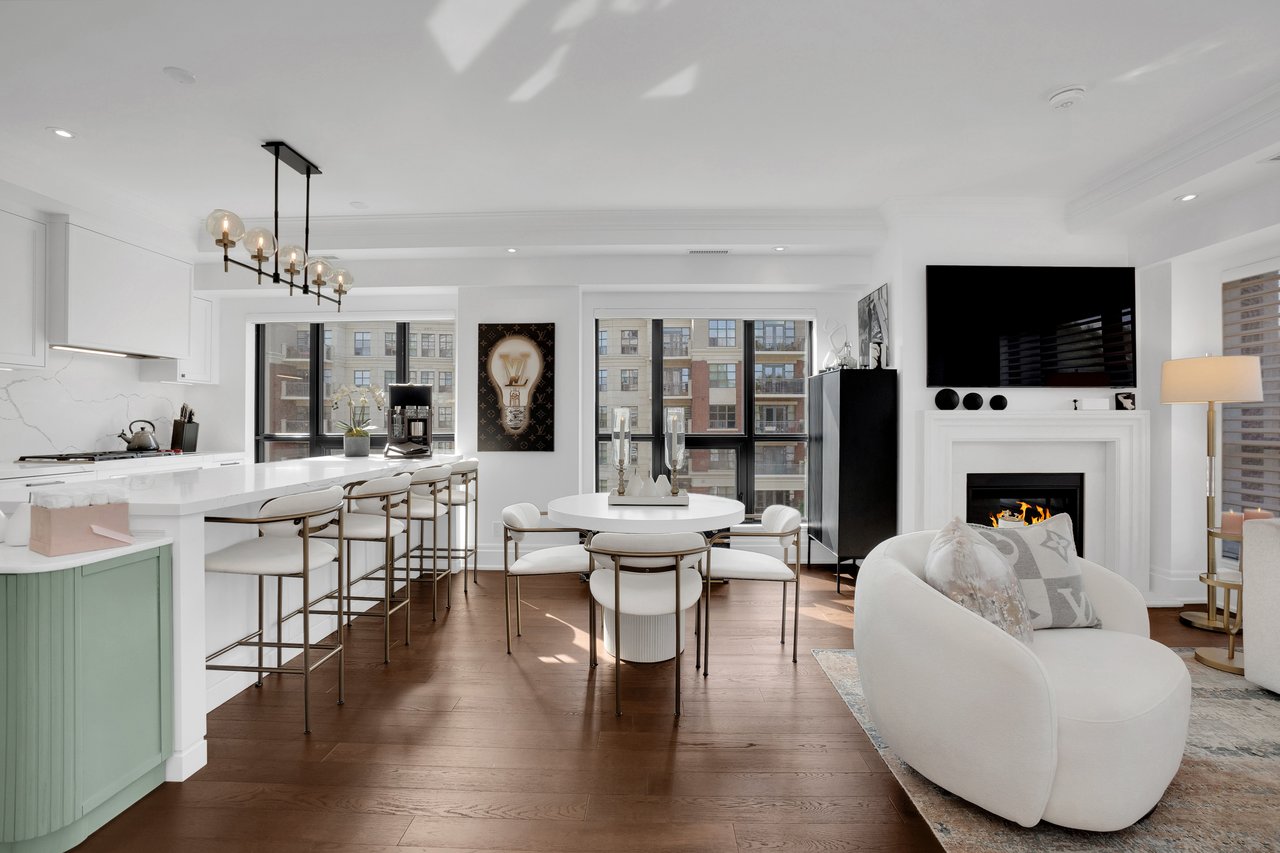 4 The Kingsway #404, Toronto Ontario