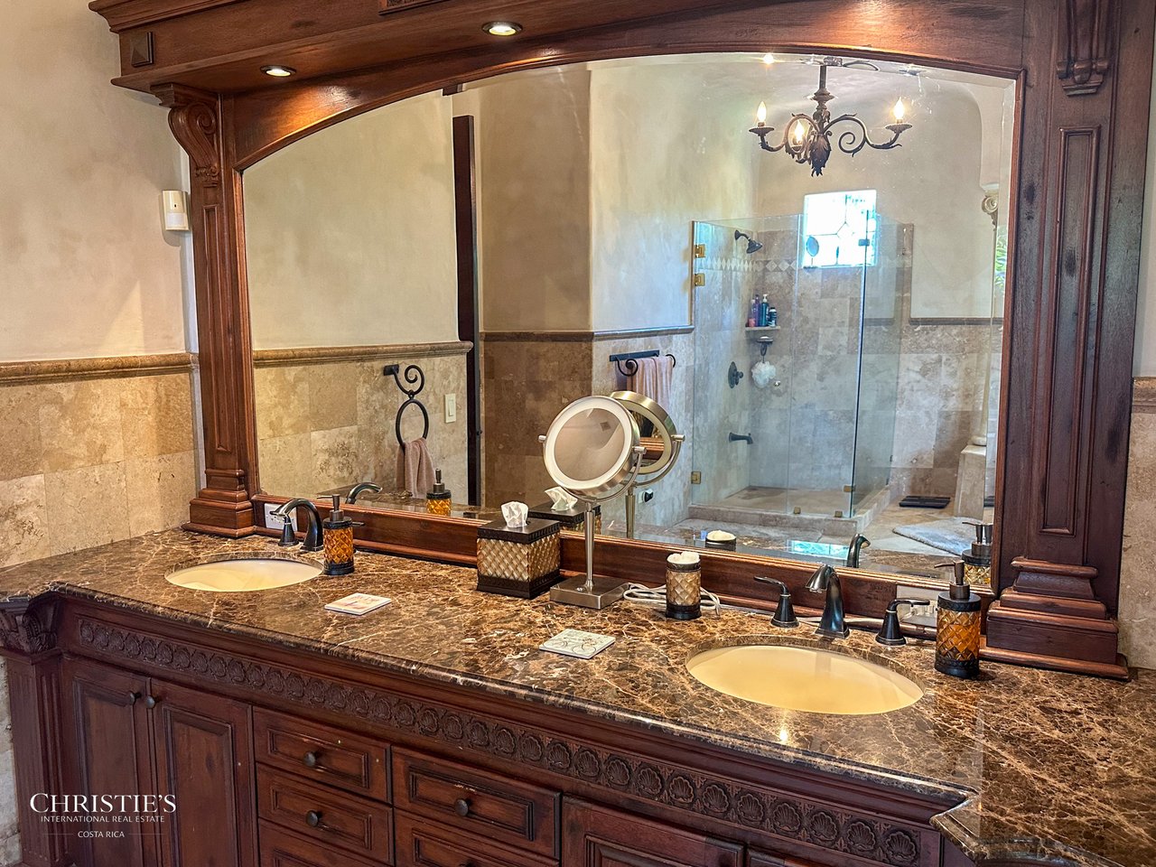 Golf-Front Tuscan-Style Estate – Villa Tuscana