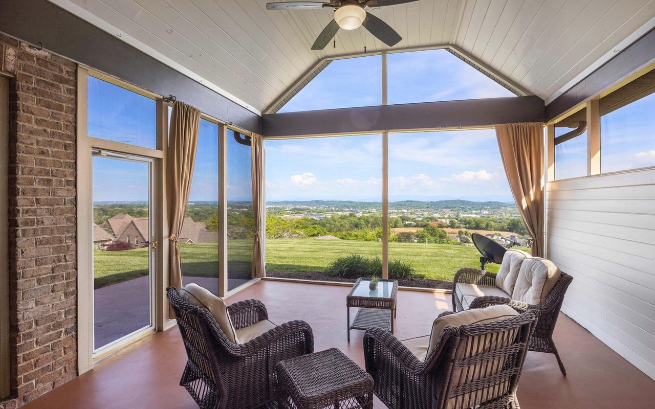 Wallace Luxury Spotlight | 1209 Bishops View Lane Knoxville, TN 37932
