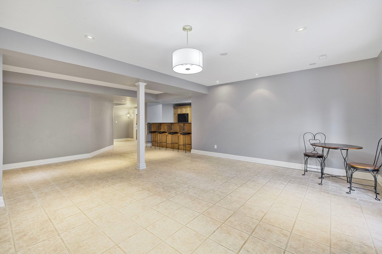 918 Best Circle, Newmarket