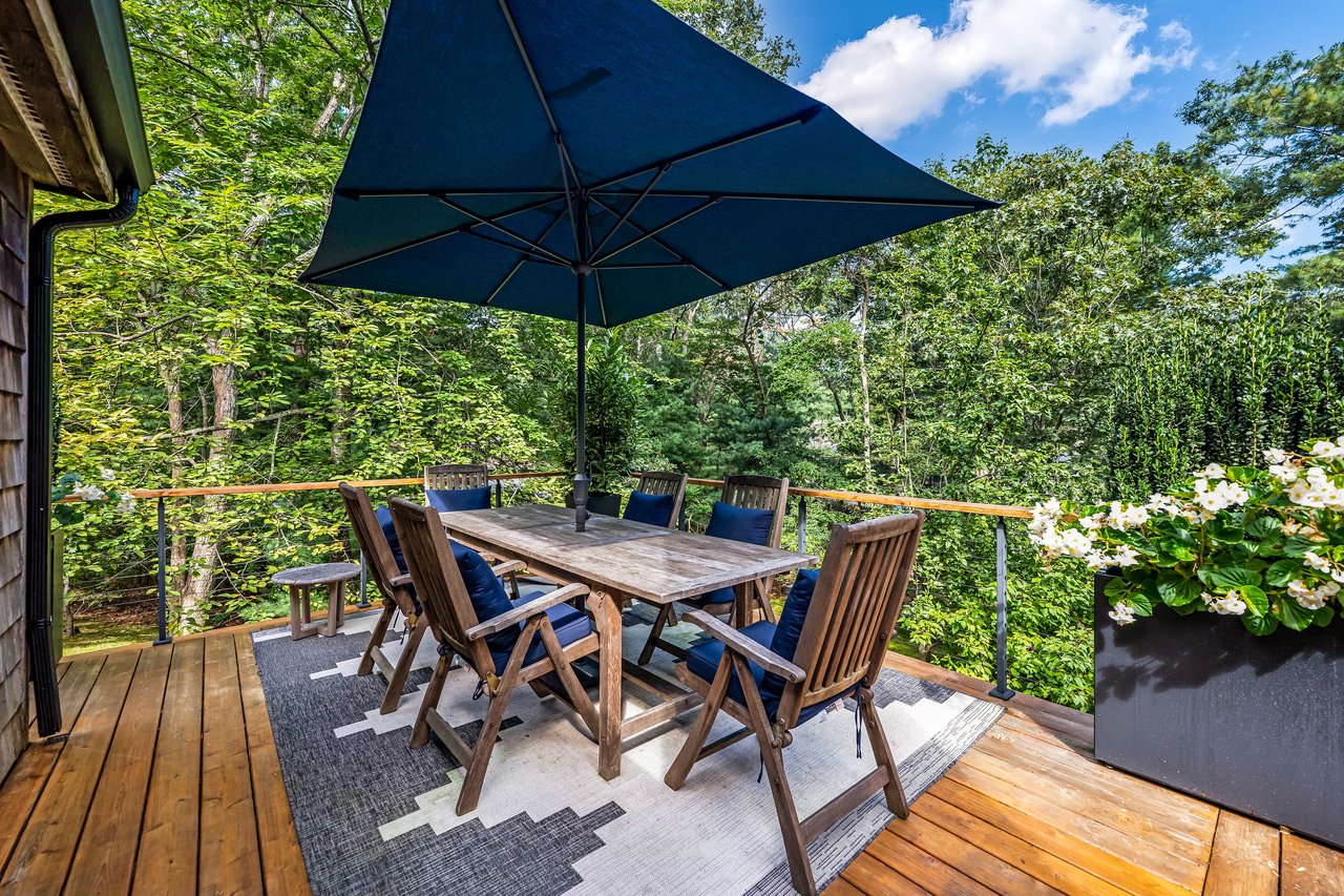 26 Harbor View Dr., East Hampton