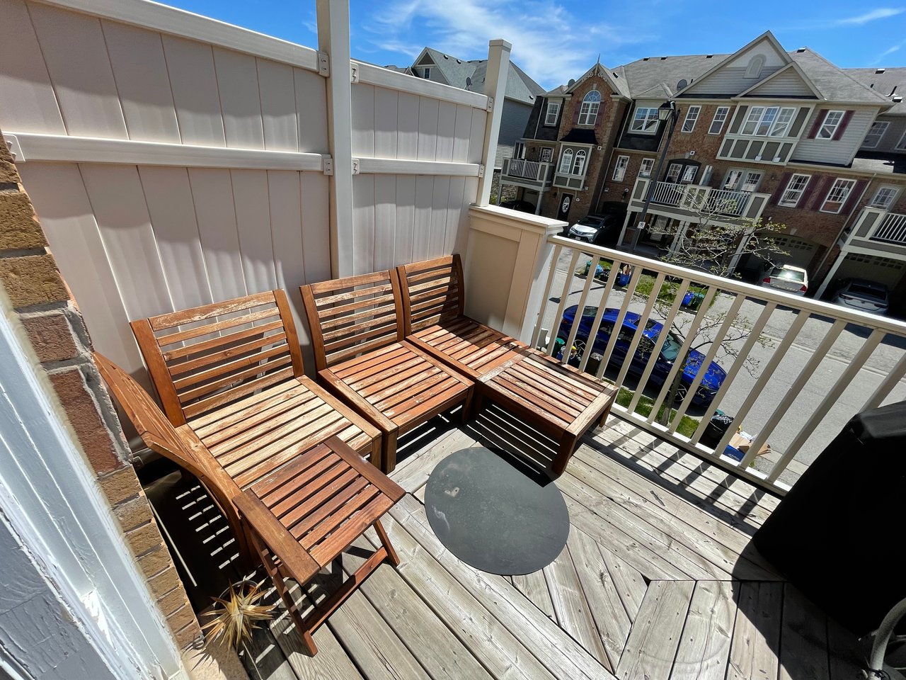 877 Willingdon Cres