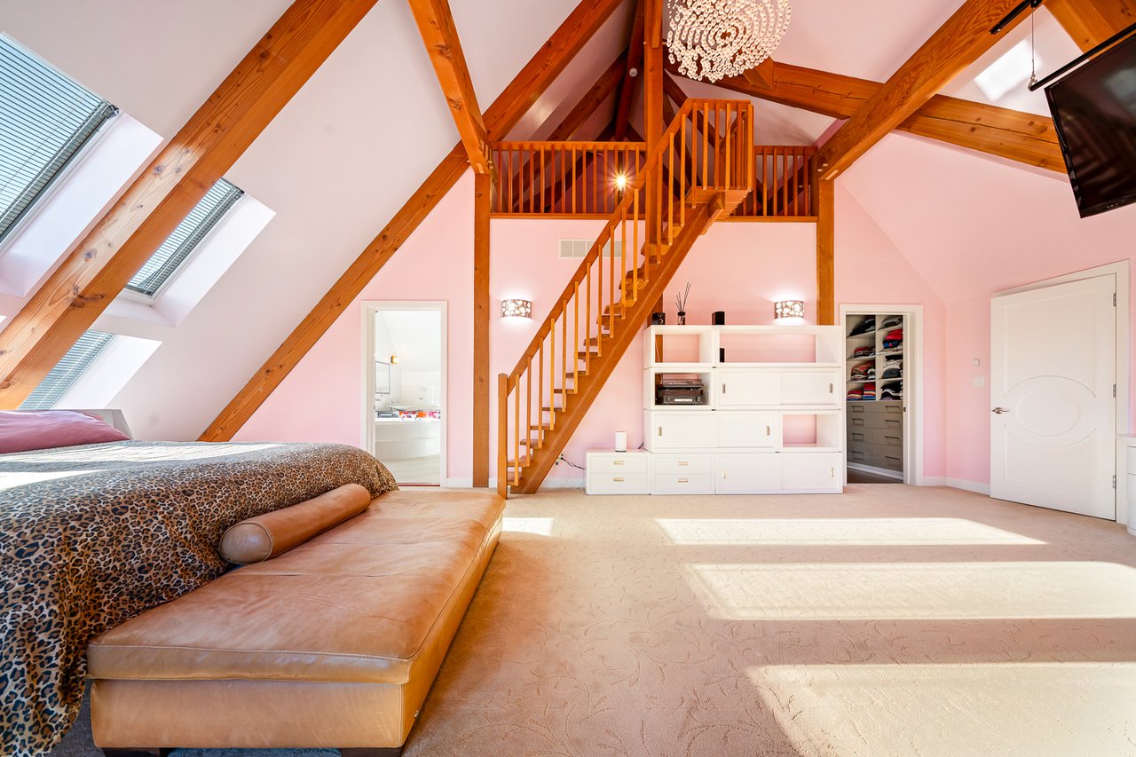  One-Of-A-Kind Residence 