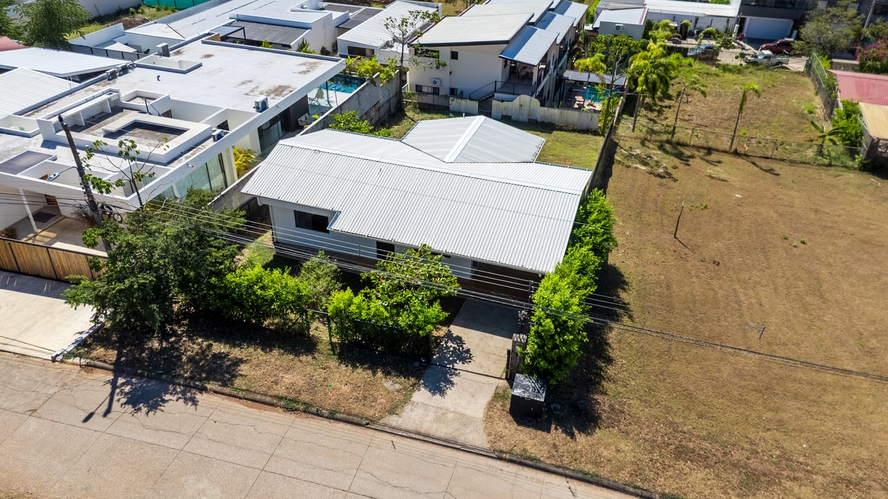 Casa Brisa Azul | 3BR Walk-to-Beach Home in Tamarindo