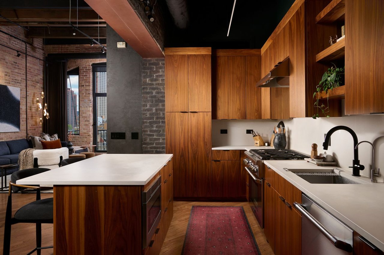 550 N Kingsbury St Unit: 603