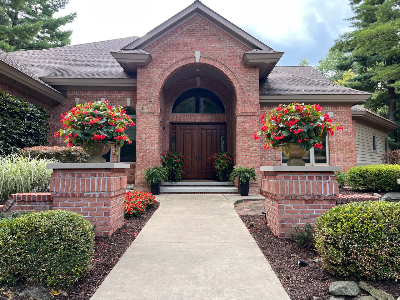 12172 Woodline