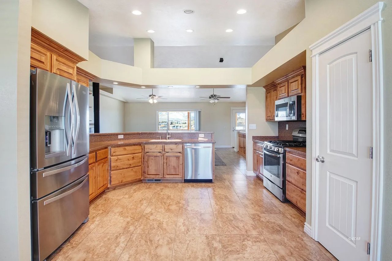 558 Palace Pkwy
