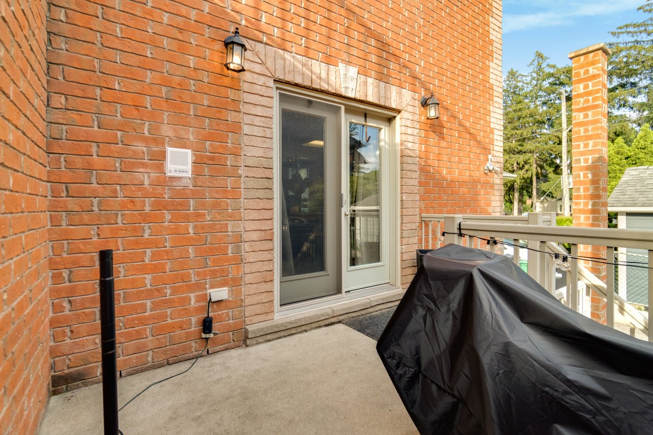 48 Mississauga Rd N 1