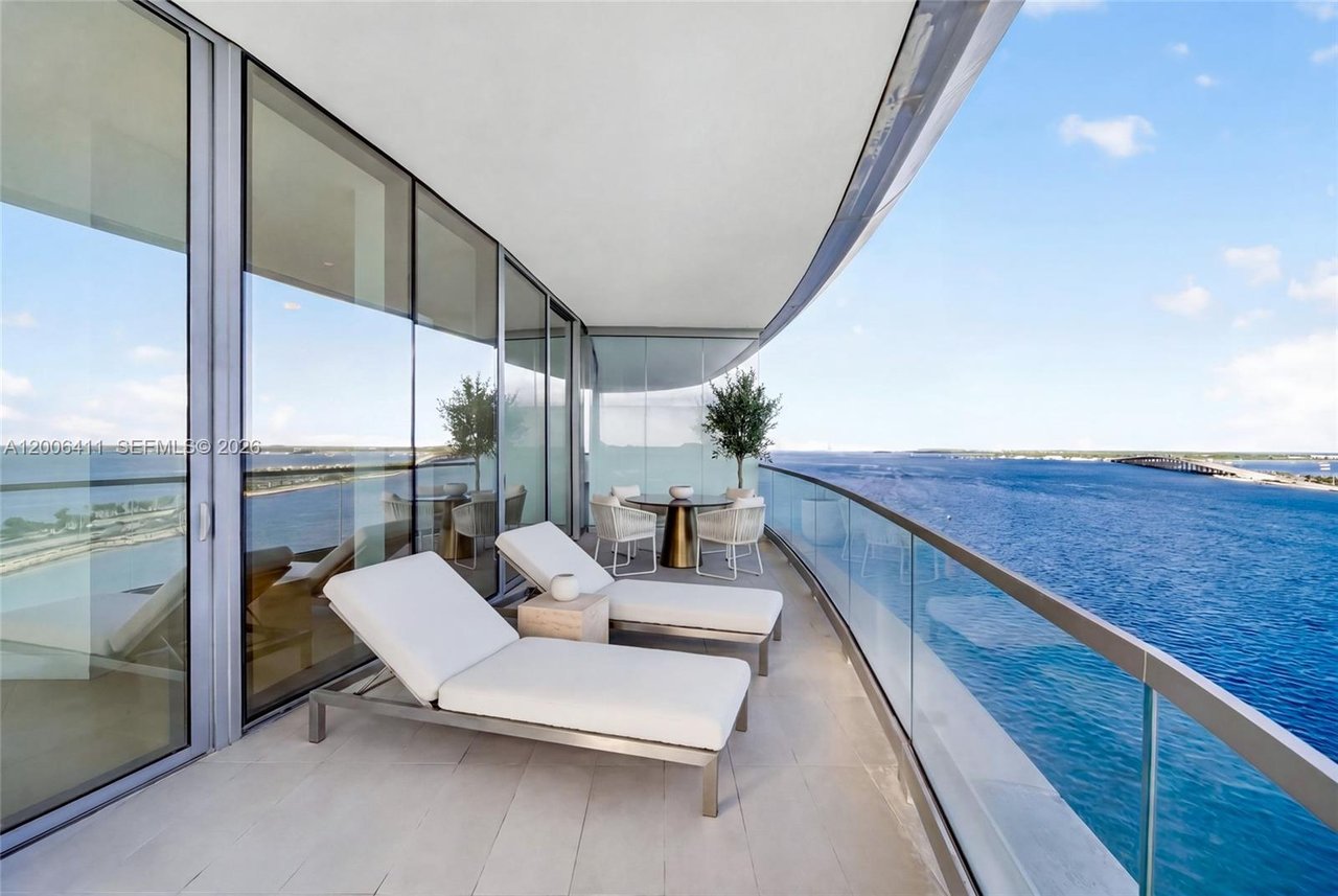  175-se-2-road-miami-fl-condo-sold-balcony