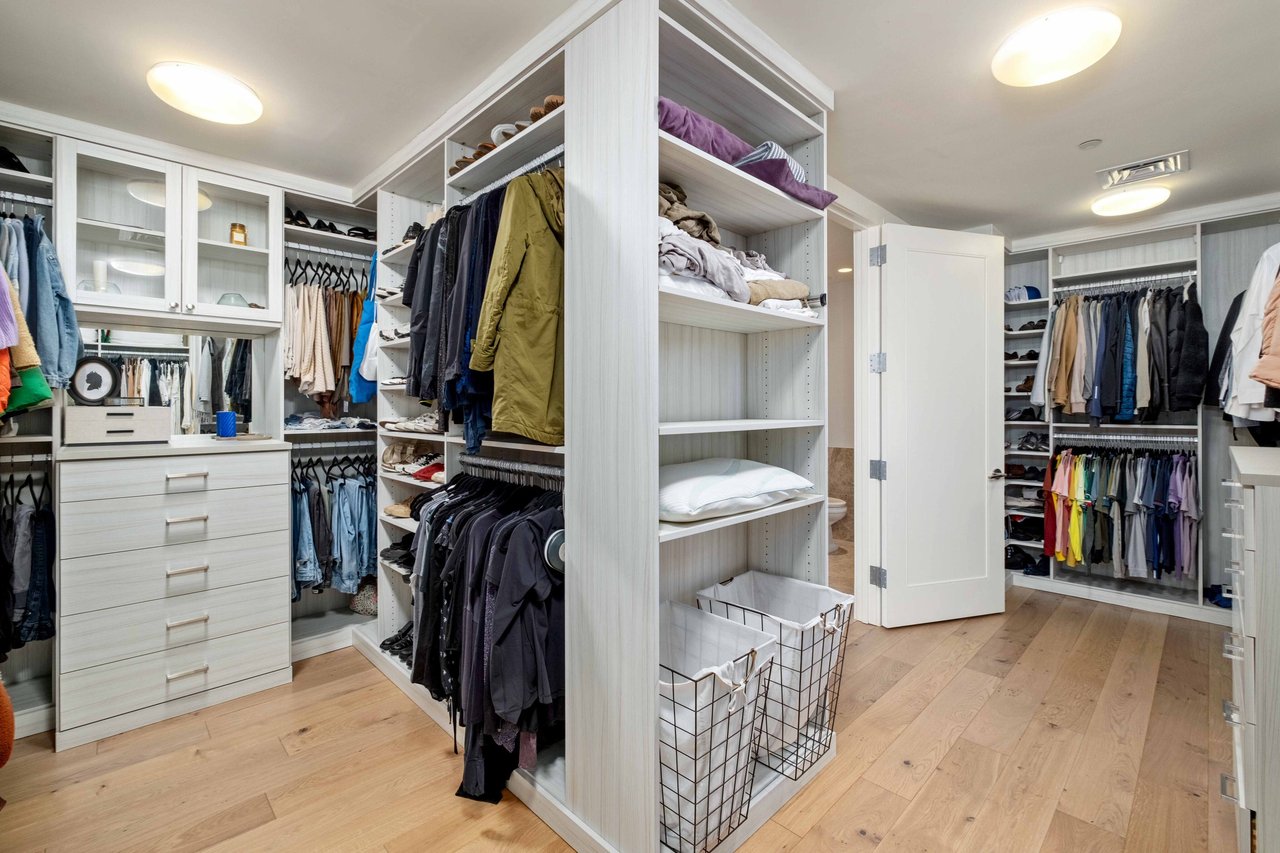 200 Congress Ave #18AE