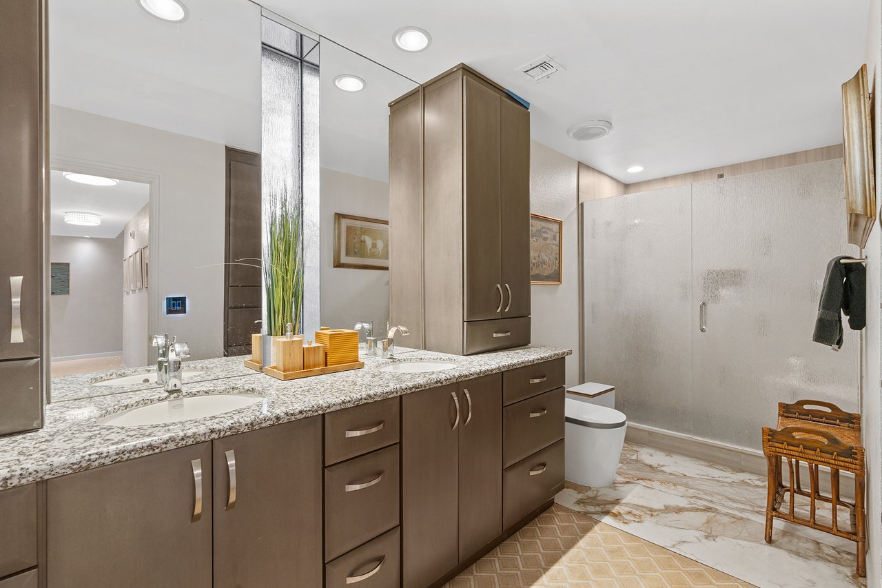 5905 N ECHO CANYON Lane