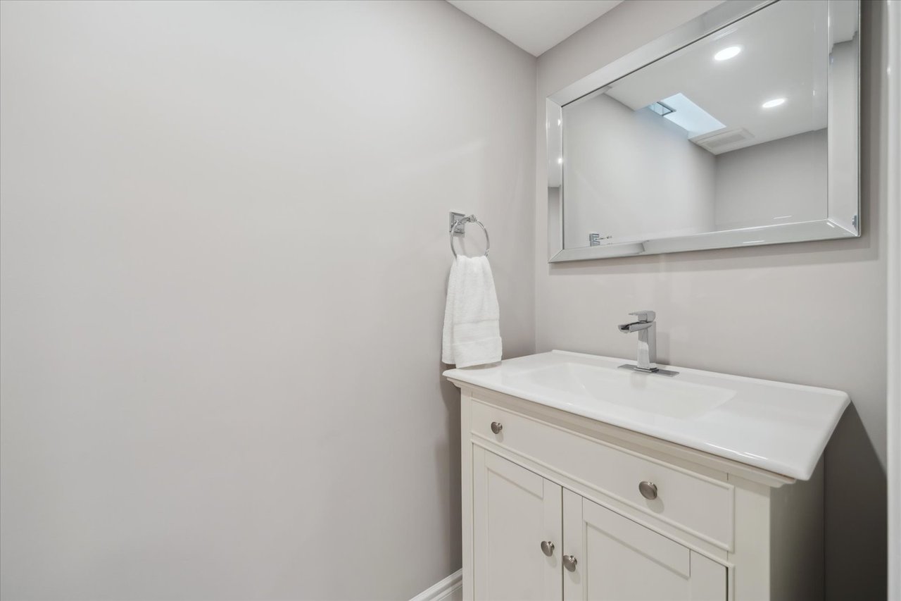 32 Maplebank Cres