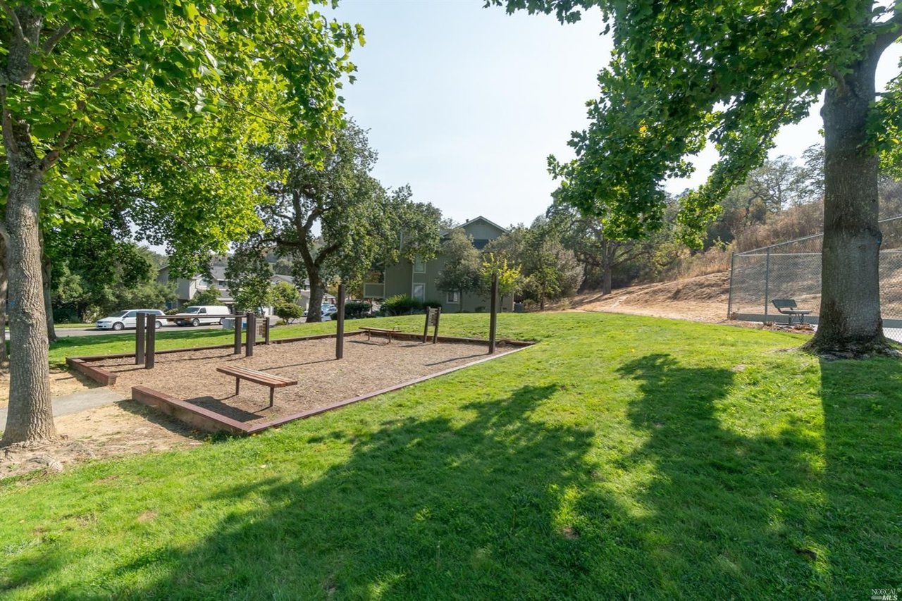 17 Cedarwood Ln
