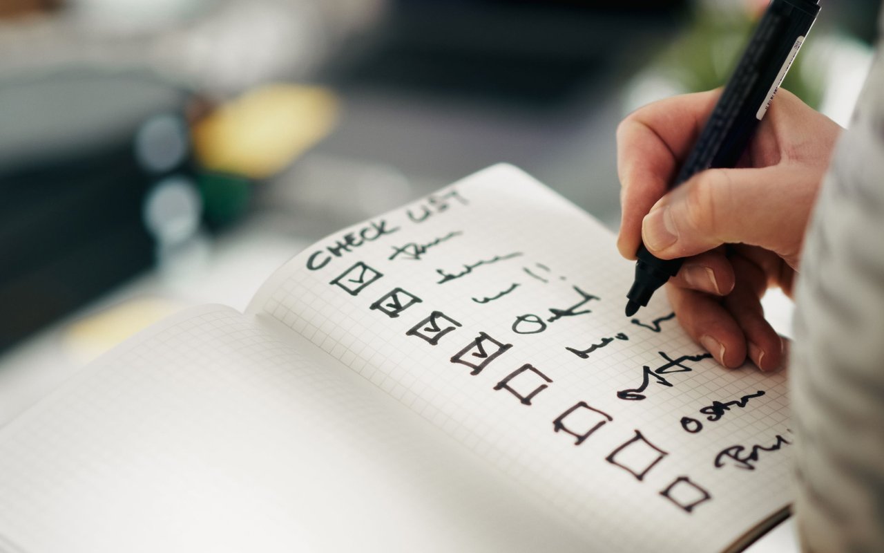 The Complete Home Sellers Checklist (Interior Preparation)