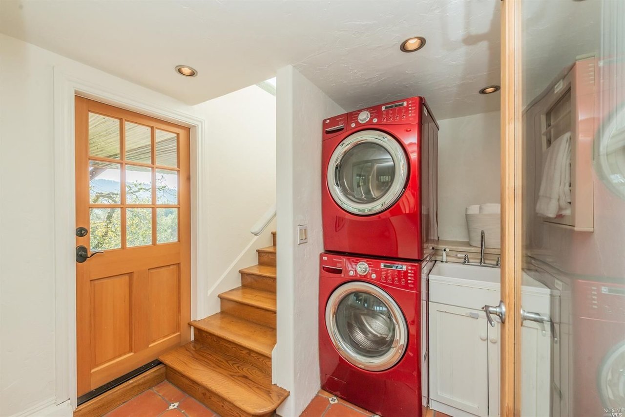 50 Oakwood Ct