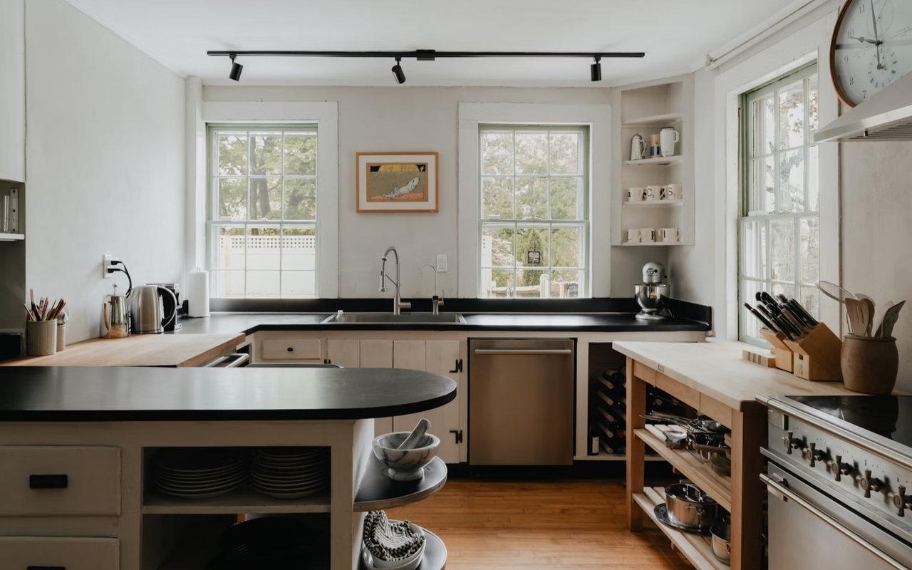 Buying vs Renting in The Woodlands: 2025 Comparison