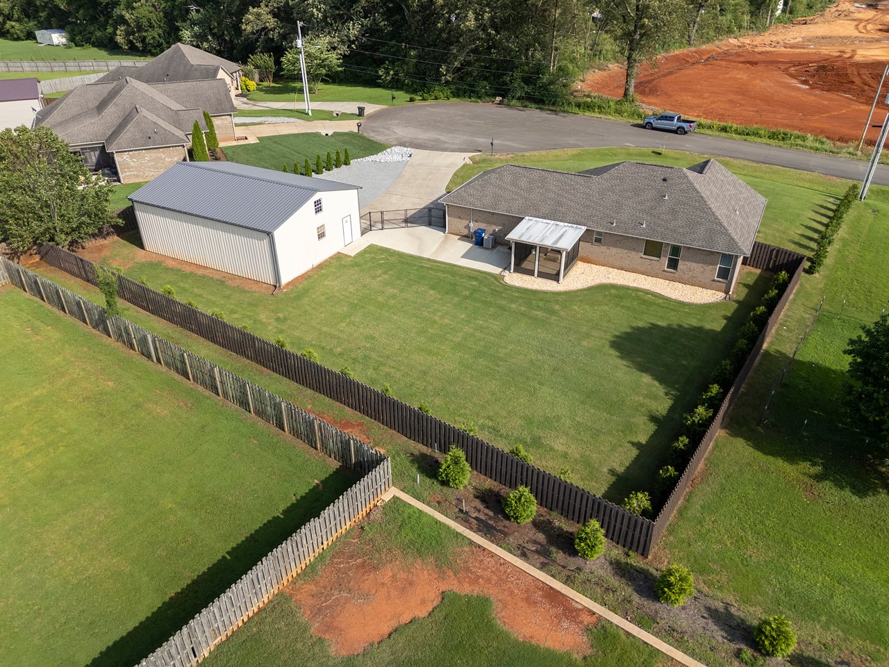 Large Lot - Minutes from Huntsville - Lawn Care Included