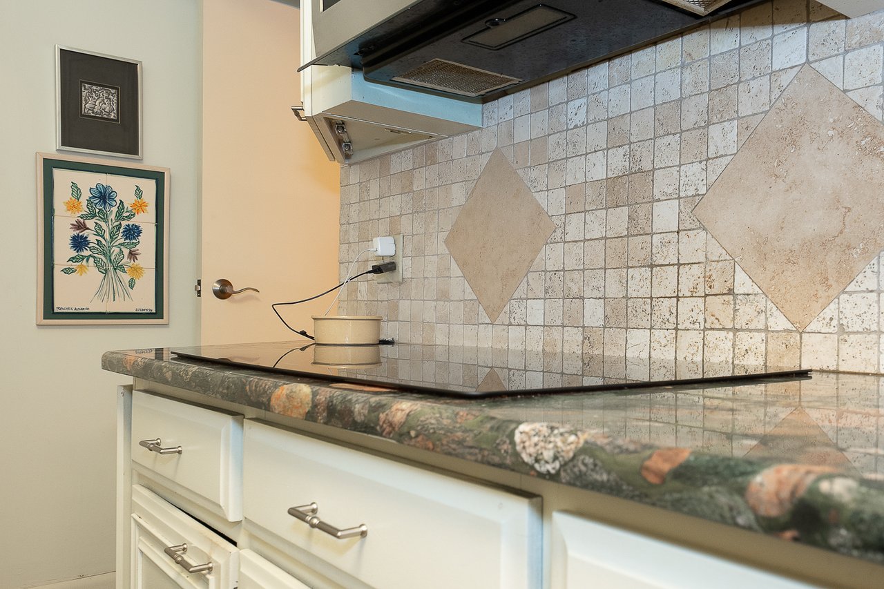 Price Improvement!!! Fab 3 bed 2.5 bath Main Line Condo