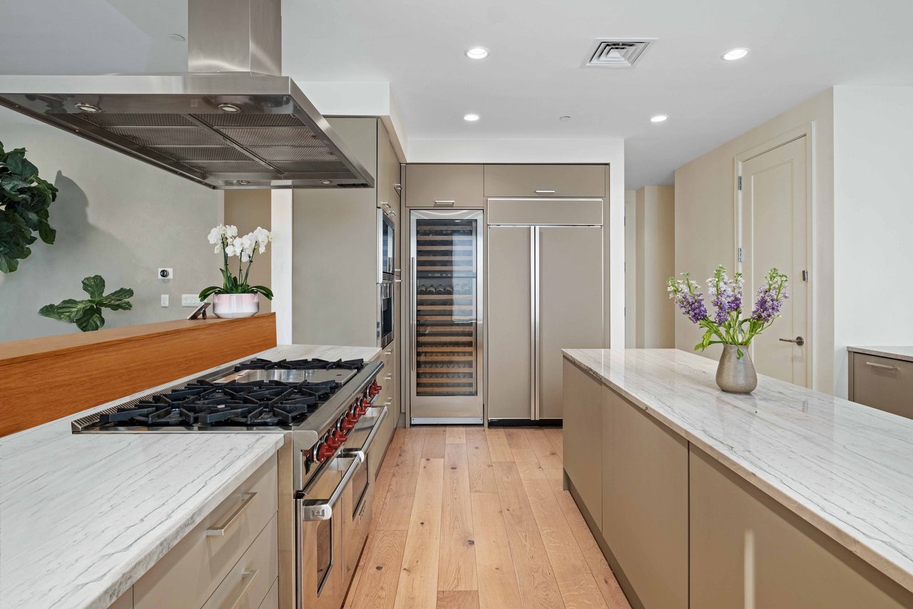 200 Congress Ave #18AE