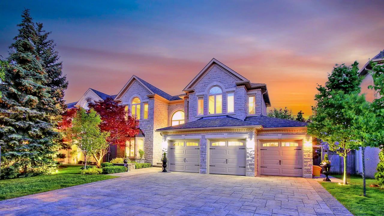 25 Lytton Blvd