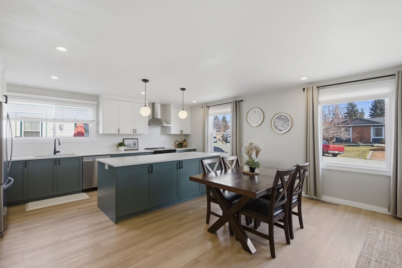 559 Deerpath Court SE