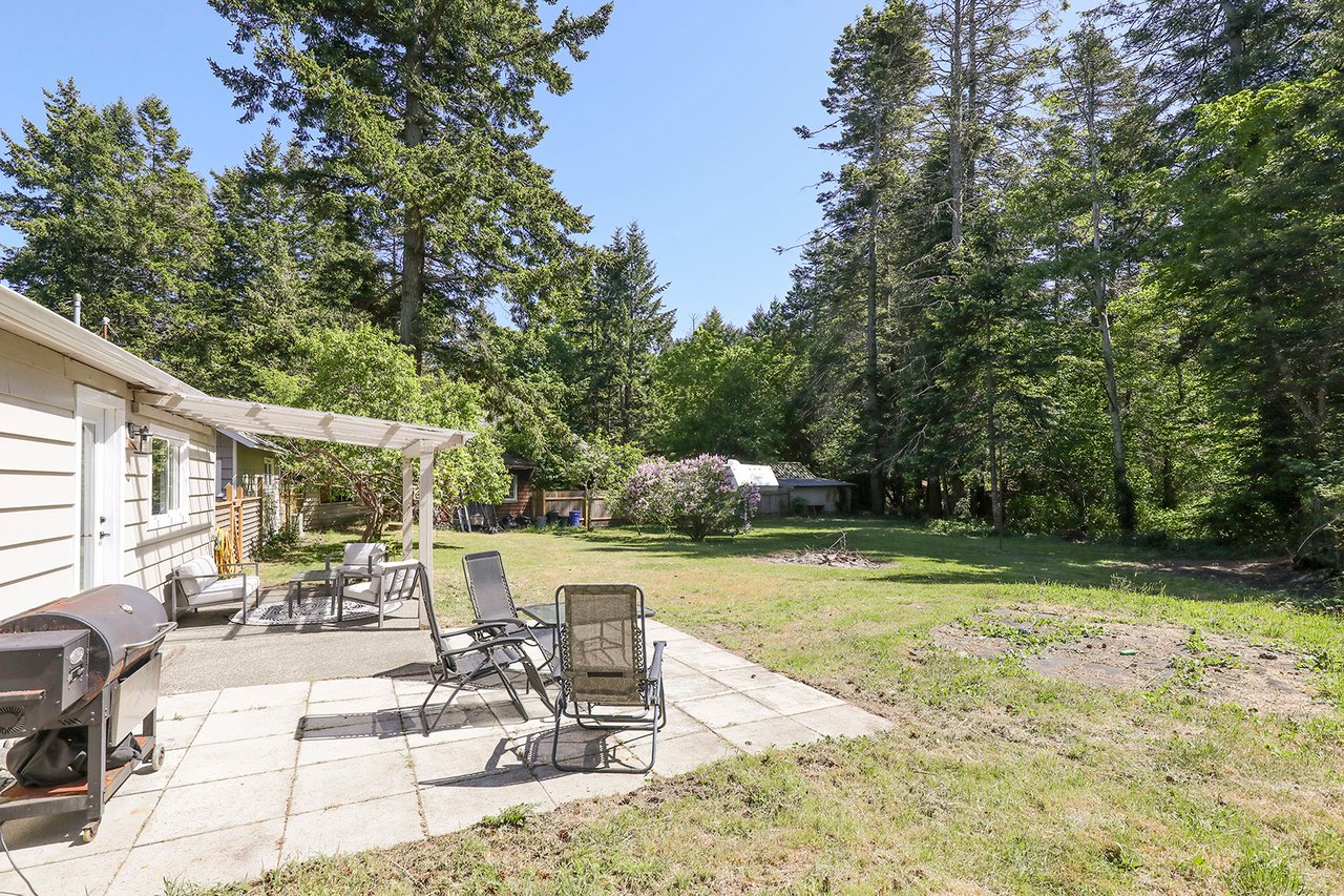 1143 Denny Rd